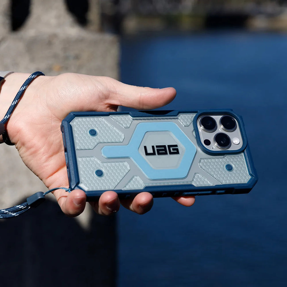 Husa MagSafe pentru Apple iPhone 17 Pro Max, Urban Armor Gear, Pathfinder Clear with Lanyard, Albastra