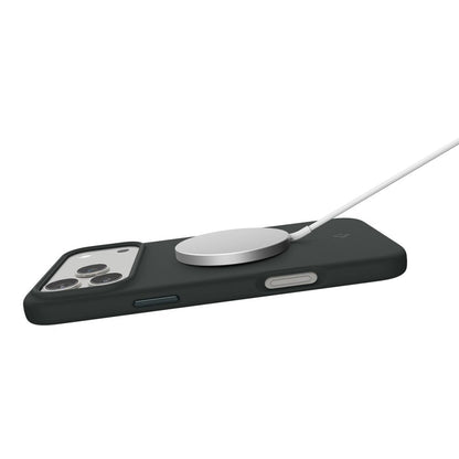 Husa MagSafe pentru Apple iPhone 17 Pro, Spigen, Silicone Fit, Verde