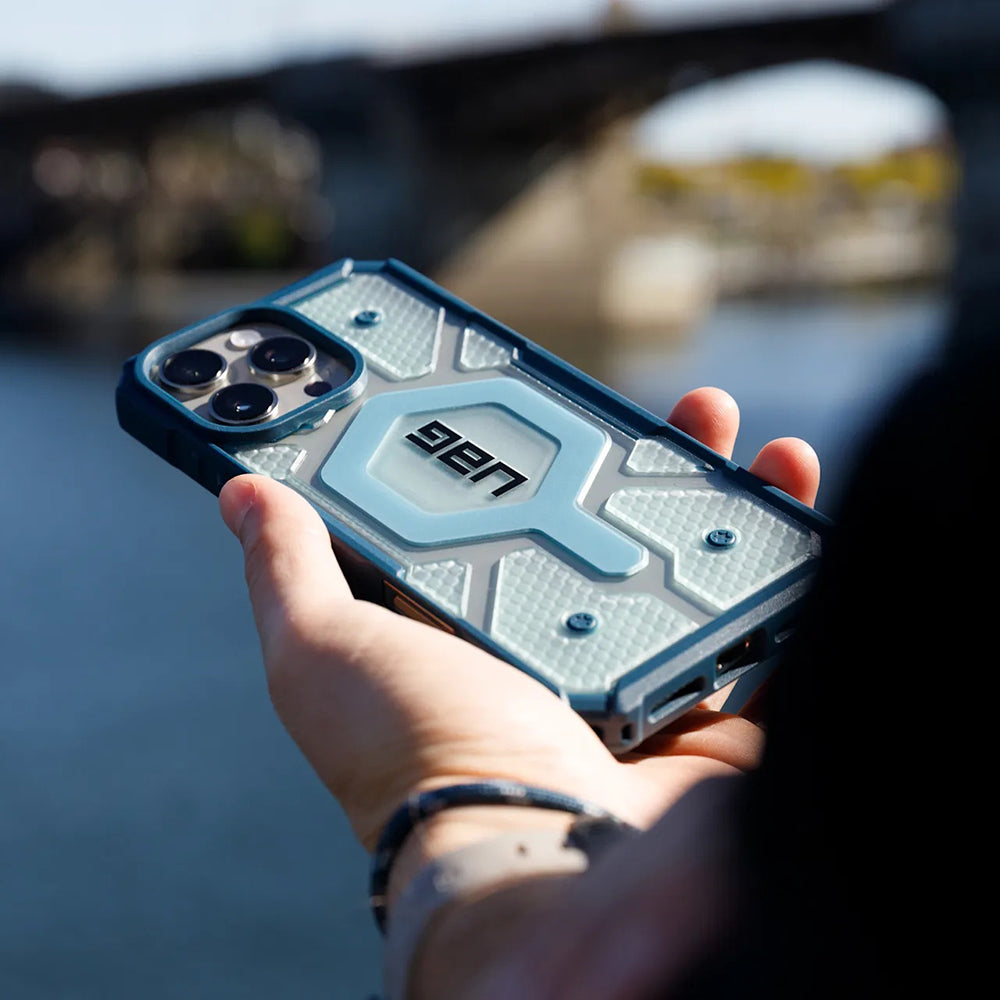 Husa MagSafe pentru Apple iPhone 17 Pro, Urban Armor Gear, Pathfinder Clear with Lanyard, Albastra