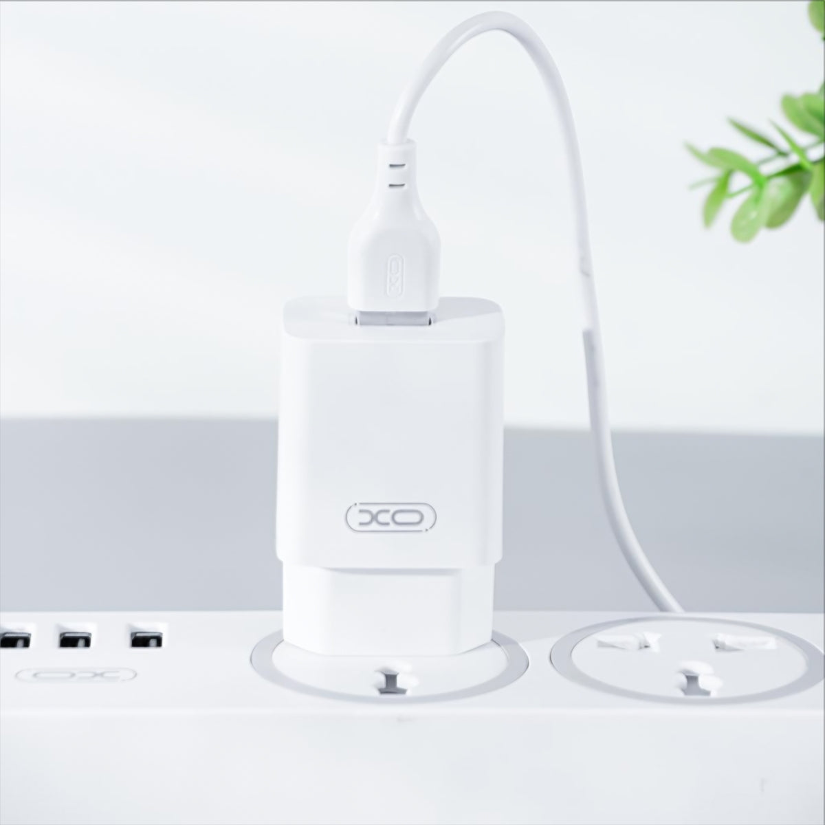 Incarcator Retea Cu Cablu USB-C XO Design L99, 12W, 2.4A, 1 x USB-A, Alb
