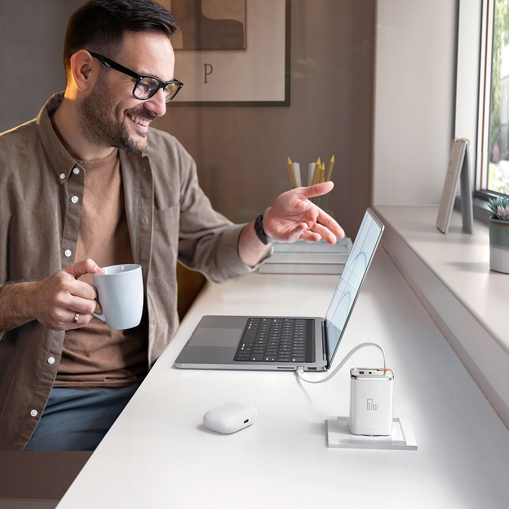 Incarcator Retea Cu Cablu USB-C McDodo CH-4103 FreeGo Display, 67W, 3.35A, 1 x USB-A - 1 x USB-C, Alb